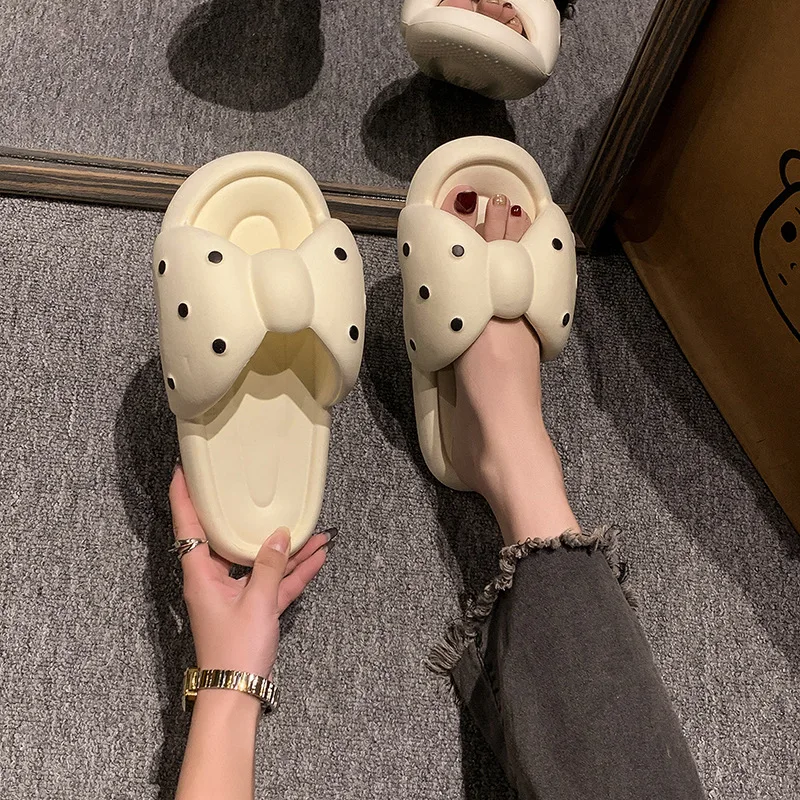 Summer Thick Sole Bow Knot Slippers Women Soft Bottom Non Slip Home Outdoor Beach Lightweight Comfortable Platform Footwear
Summer Thick Sole Bow Knot Slippers Women Soft Bottom Non Slip Home Outdoor Beach Lightweight Comfortable Platform Footwear