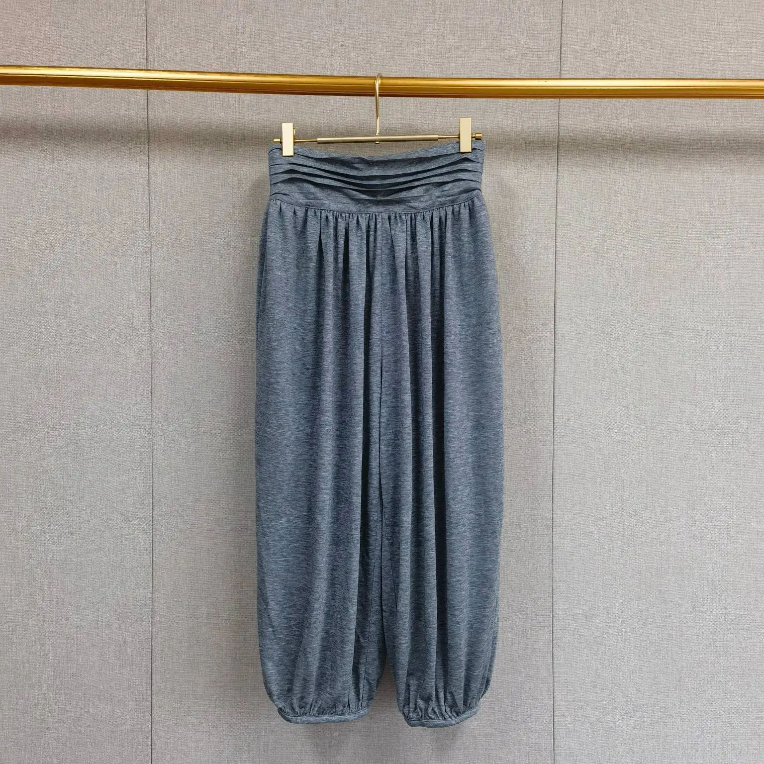 Loose Fit Nine-Piece Pants Summer New Style Thin Pleated Waist Draping Lantern Pants Casual Polyester Fiber Folded Process
Loose Fit Nine-Piece Pants Summer New Style Thin Pleated Waist Draping Lantern Pants Casual Polyester Fiber Folded Process
