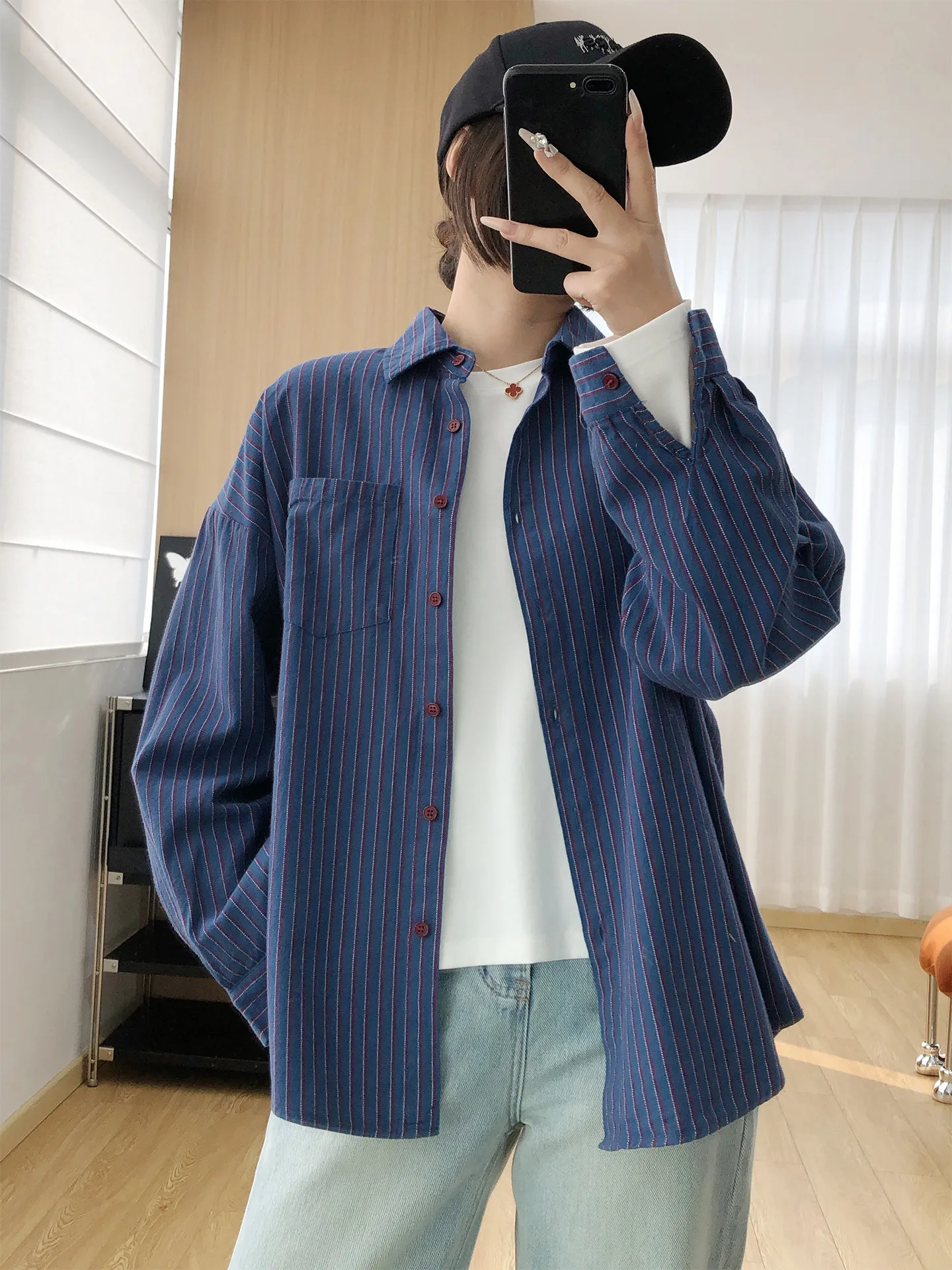 SuperAen Stripe Long-sleeved Shirt for Women Spring 2026 New Korean Style Polo Collar Loose Casual Shirts
SuperAen Stripe Long-sleeved Shirt for Women Spring 2026 New Korean Style Polo Collar Loose Casual Shirts