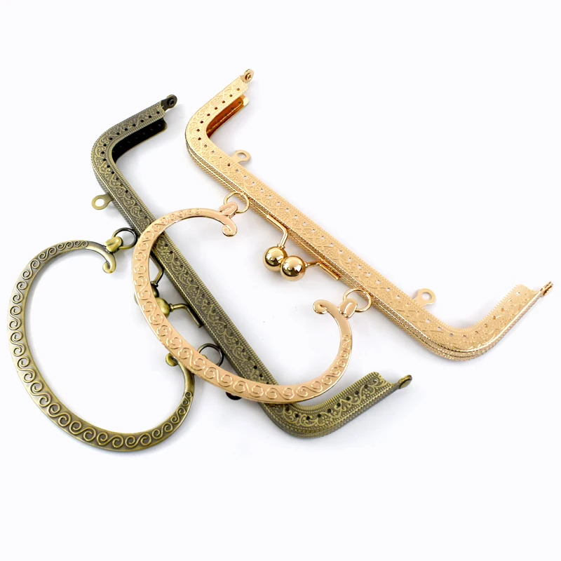 1/2Pc 20cm Embossed Metal Bags Handles for Women Handbag Closure Kiss Clasp Purse Frame Sewing Brackets DIY Handmade Accessories
1/2Pc 20cm Embossed Metal Bags Handles for Women Handbag Closure Kiss Clasp Purse Frame Sewing Brackets DIY Handmade Accessories