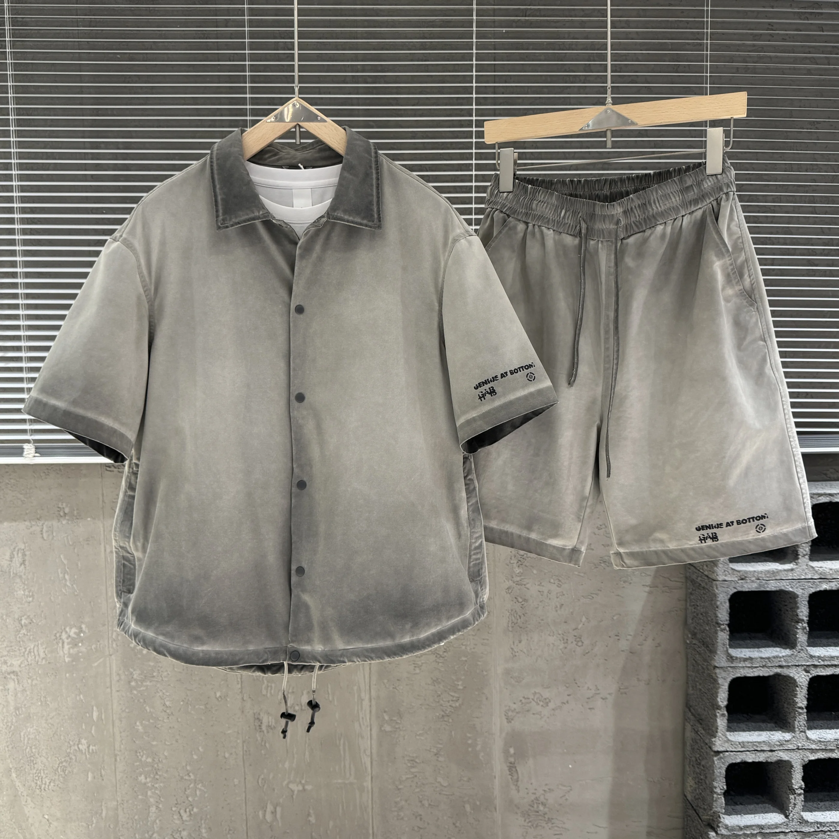 Summer American retro gradual change short-sleeved shirt set men's trend fashion casual wash tooling shorts two-piece set
Summer American retro gradual change short-sleeved shirt set men's trend fashion casual wash tooling shorts two-piece set