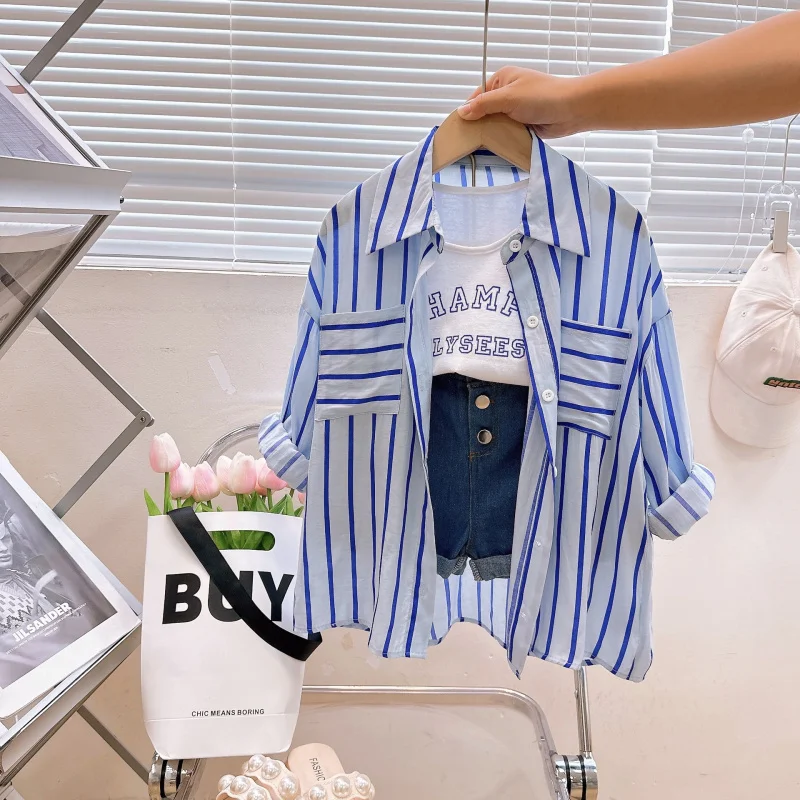 2025Spring and Summer New Girls' Three-Piece Set: Sun Protection Shirt, Vest, and Denim Shorts Fashionable and Stylish
2025Spring and Summer New Girls' Three-Piece Set: Sun Protection Shirt, Vest, and Denim Shorts Fashionable and Stylish
