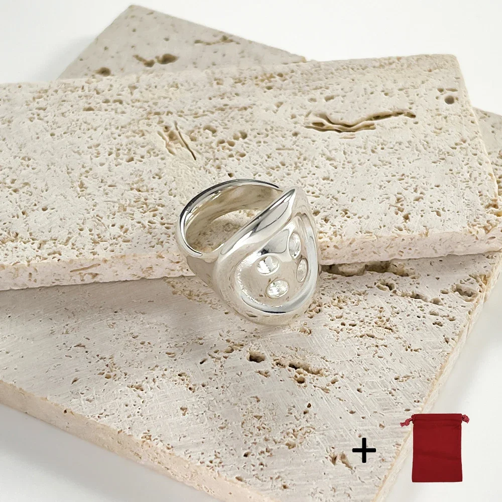 Uno De 50 flat ring with button pattern, exquisite jewelry gift, high quality, Spanish fashion, hot sale, free delivery
Uno De 50 flat ring with button pattern, exquisite jewelry gift, high quality, Spanish fashion, hot sale, free delivery