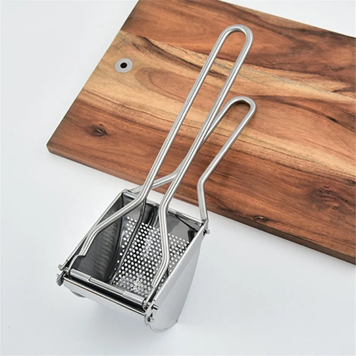 (A25M) Stainless Steel Potato Masher Heavy Duty Multifunctional Fruit Juicer Kitchen Tool
(A25M) Stainless Steel Potato Masher Heavy Duty Multifunctional Fruit Juicer Kitchen Tool