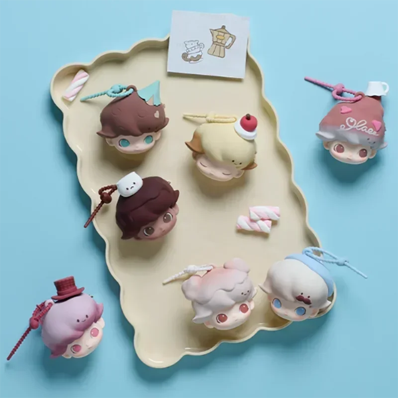 POP MART Dimoo Серия чехлов для наушников «Crush on Coffee» — настоящая глухая коробка, тайные кавайные украшения, статуэтки для настольного дома 
POP MART Dimoo Серия чехлов для наушников «Crush on Coffee» — настоящая глухая коробка, тайные кавайные украшения, статуэтки для настольного дома