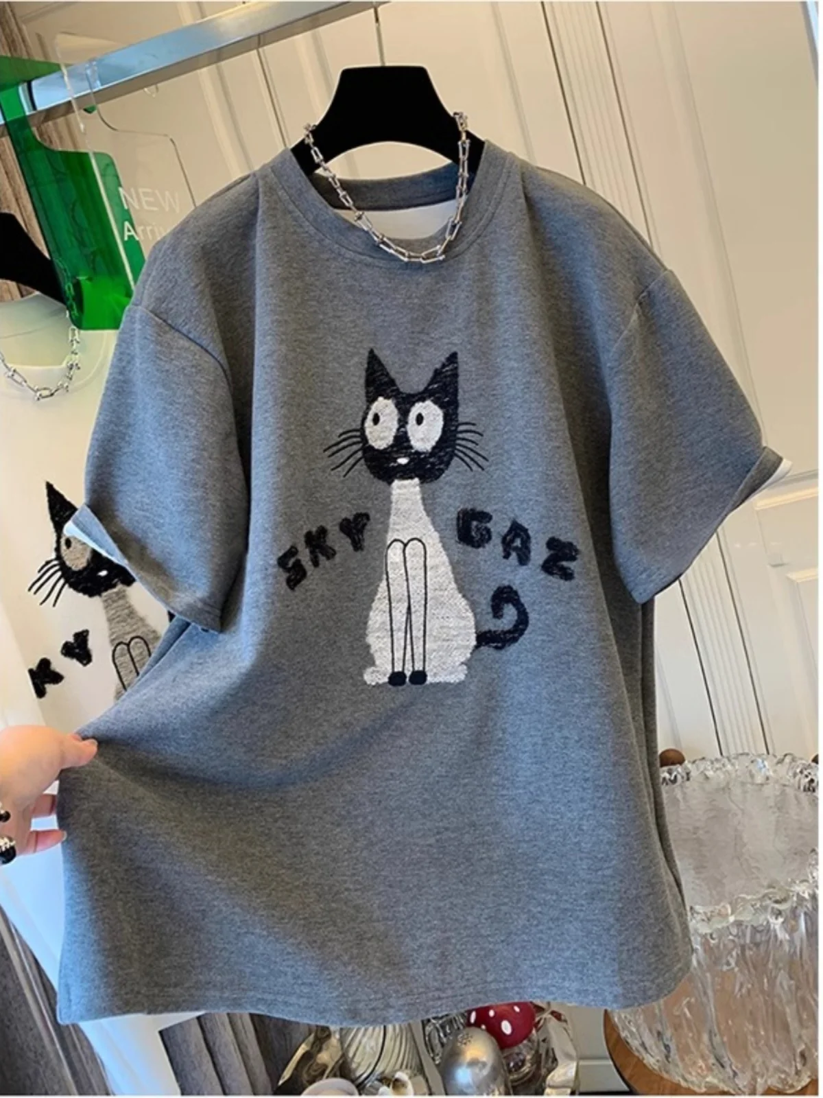 Thickened Embroidered Pattern Long Sleeve T-Shirt Women's Autumn Winter Inner Wear Fleece Brushed round Neck Top
Thickened Embroidered Pattern Long Sleeve T-Shirt Women's Autumn Winter Inner Wear Fleece Brushed round Neck Top