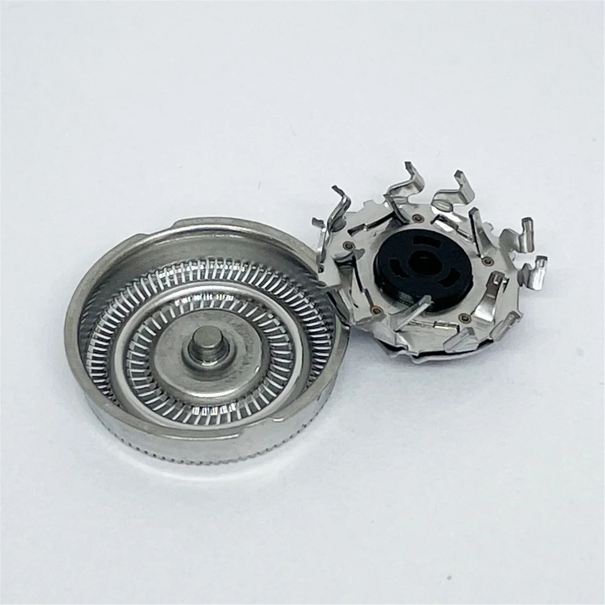 3 шт. для FLYCO FR12 FS966 FS927 FS900 FS901 сменная головка для электробритвы, режущая головка, аксессуары E
3 шт. для FLYCO FR12 FS966 FS927 FS900 FS901 сменная головка для электробритвы, режущая головка, аксессуары E