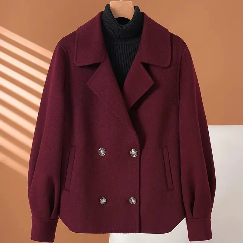 Новое высококачественное шерстяное пальто для женщин 2026Осенне-зимняя верхняя одежда Пригородная двусторонняя куртка Женский костюм с воротником Короткая верхняя одежда Топ
Новое высококачественное шерстяное пальто для женщин 2026Осенне-зимняя верхняя одежда Пригородная двусторонняя куртка Женский костюм с воротником Короткая верхняя одежда Топ