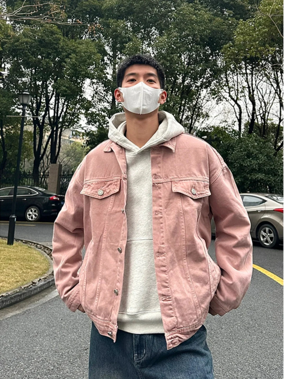 Мужская джинсовая куртка Cleanfit Pink Denim: Японский ретро-стиль, высококачественная рабочая одежда, модный бренд, крутой деним, свободный крой, молодежный образ.
Мужская джинсовая куртка Cleanfit Pink Denim: Японский ретро-стиль, высококачественная рабочая одежда, модный бренд, крутой деним, свободный крой, молодежный образ.