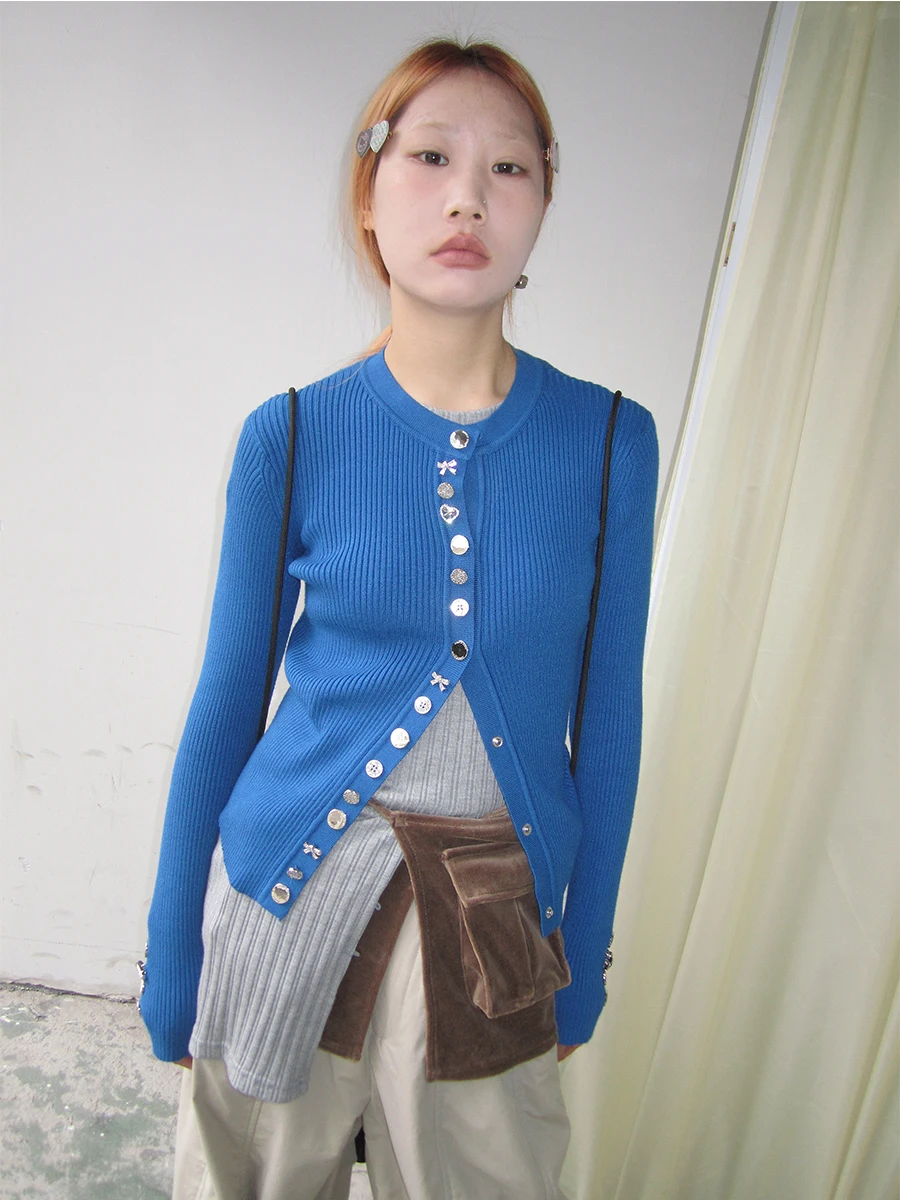 Весна 2025 года, облегающий вязаный свитер Klein American Spicy Girl с пуговицами для женщин, длинное свекло Ne
Весна 2025 года, облегающий вязаный свитер Klein American Spicy Girl с пуговицами для женщин, длинное свекло Ne