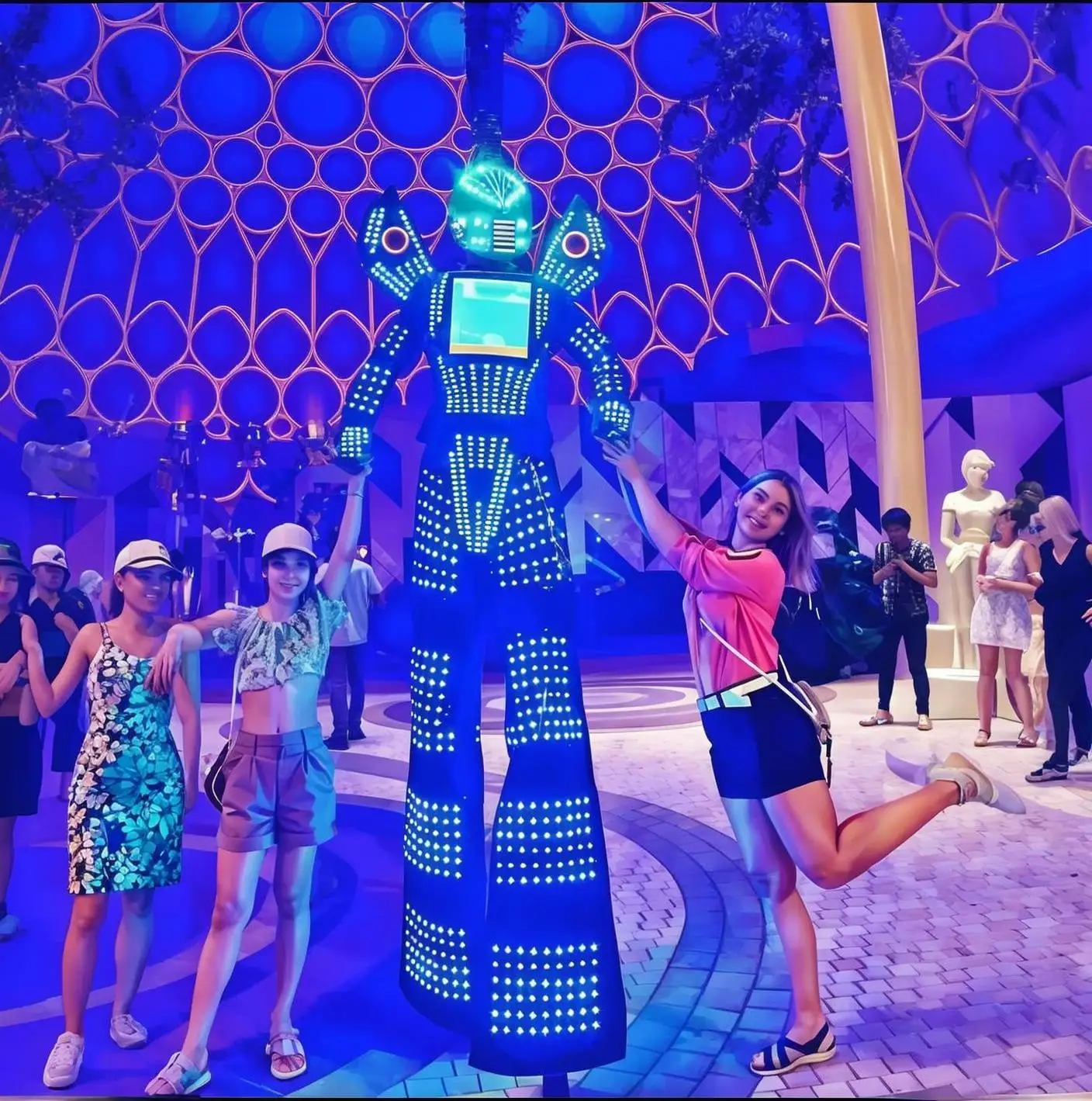 Костюм робота с дистанционным управлением, светодиодный RGB, костюм с ходулями для шлема, меняющий цвет, светящийся ходунок для сценических шоу, вечеринки на Хэллоуин
Костюм робота с дистанционным управлением, светодиодный RGB, костюм с ходулями для шлема, меняющий цвет, светящийся ходунок для сценических шоу, вечеринки на Хэллоуин