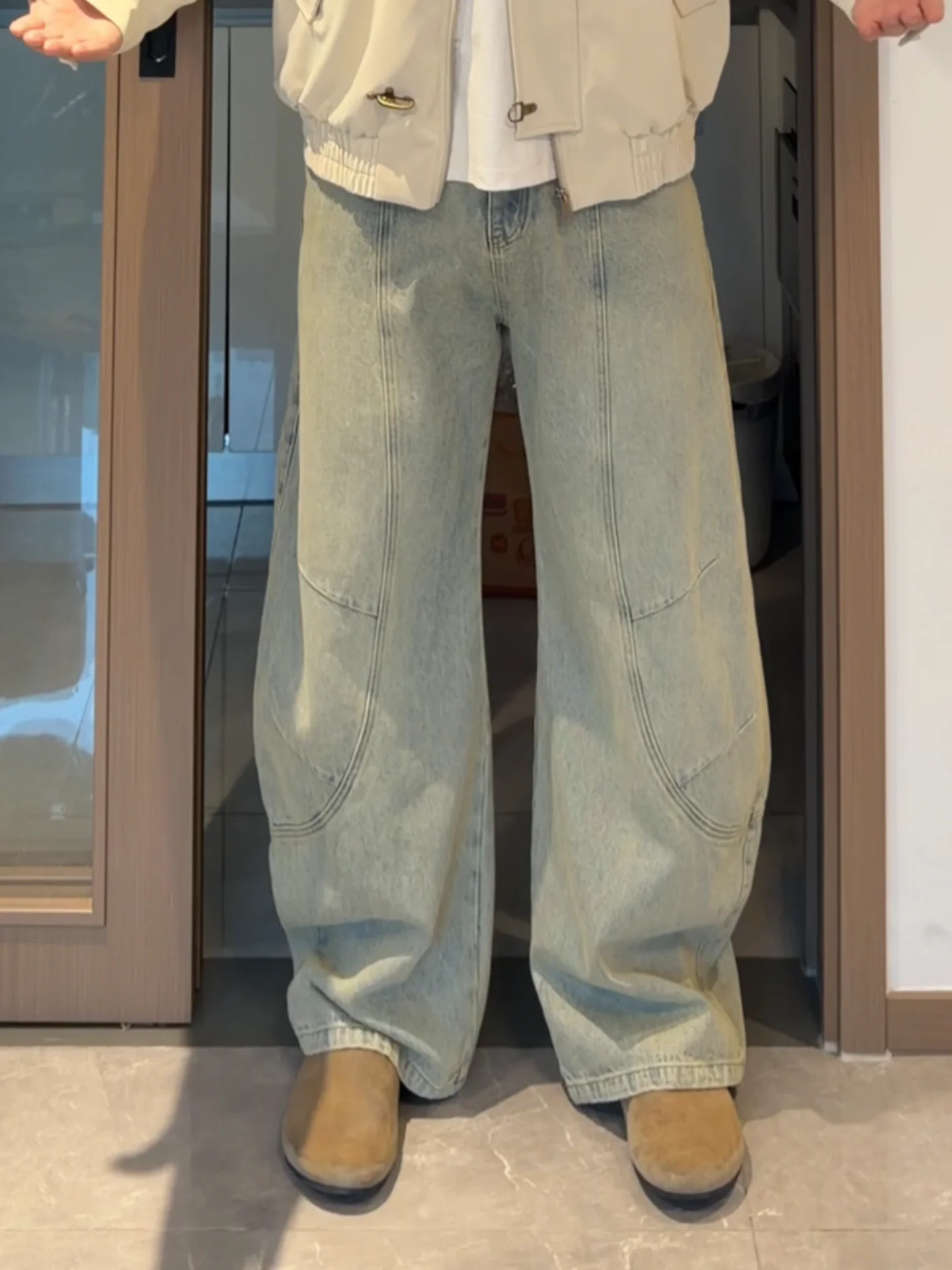 Зимние новые модные универсальные высококачественные американские повседневные мужские джинсы с прямыми штанинами на открытом воздухе
Зимние новые модные универсальные высококачественные американские повседневные мужские джинсы с прямыми штанинами на открытом воздухе