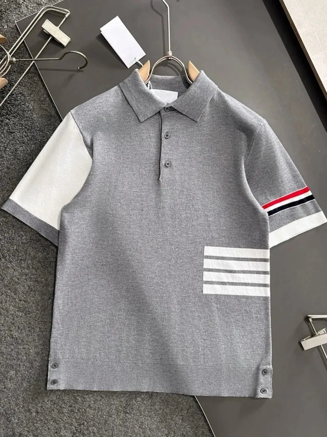 Summer Casual Stripe ort Sve irt Knitted Breathable Faionable Busin Casual Sle Youth Top Couple's T-irt
Summer Casual Stripe ort Sve irt Knitted Breathable Faionable Busin Casual Sle Youth Top Couple's T-irt