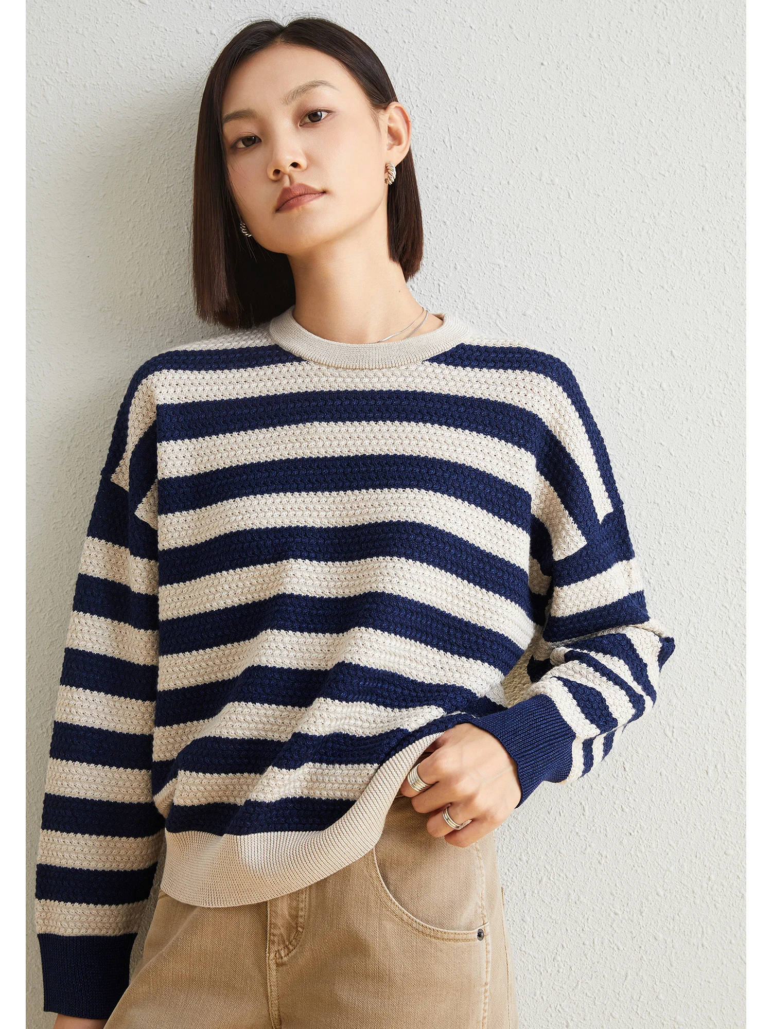 ChangDX Bling Woolen Knitted Sweater Golden Tead 3D Texture Stripe Pattern Loose Fit Women's Faion Autumn Winter Top
ChangDX Bling Woolen Knitted Sweater Golden Tead 3D Texture Stripe Pattern Loose Fit Women's Faion Autumn Winter Top