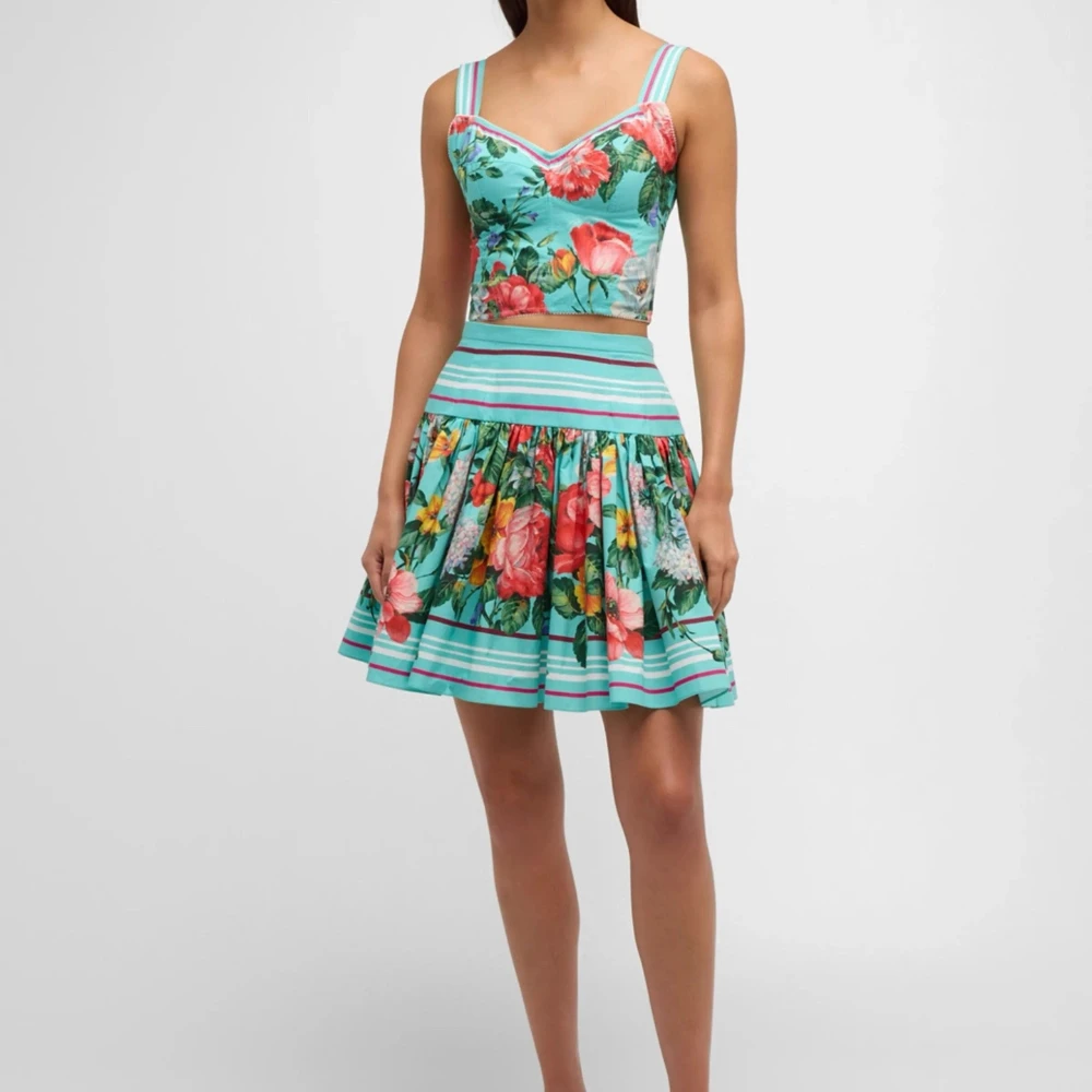 Модный костюм из чистого хлопка, летние женские короткие топы + плиссированная юбка с цветочным принтом, костюм из двух предметов
Модный костюм из чистого хлопка, летние женские короткие топы + плиссированная юбка с цветочным принтом, костюм из двух предметов