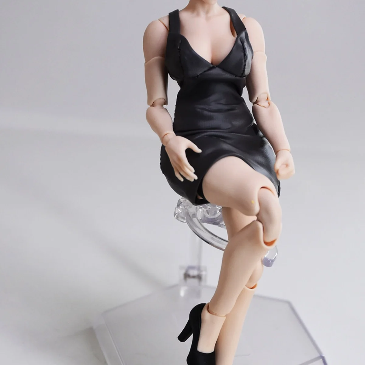 【Clothing Only】Original 1/12 Scale Basic Versatile Black Doll Collar Bow Princess Dress For 6inchs Action Figures Body Model
【Clothing Only】Original 1/12 Scale Basic Versatile Black Doll Collar Bow Princess Dress For 6inchs Action Figures Body Model
