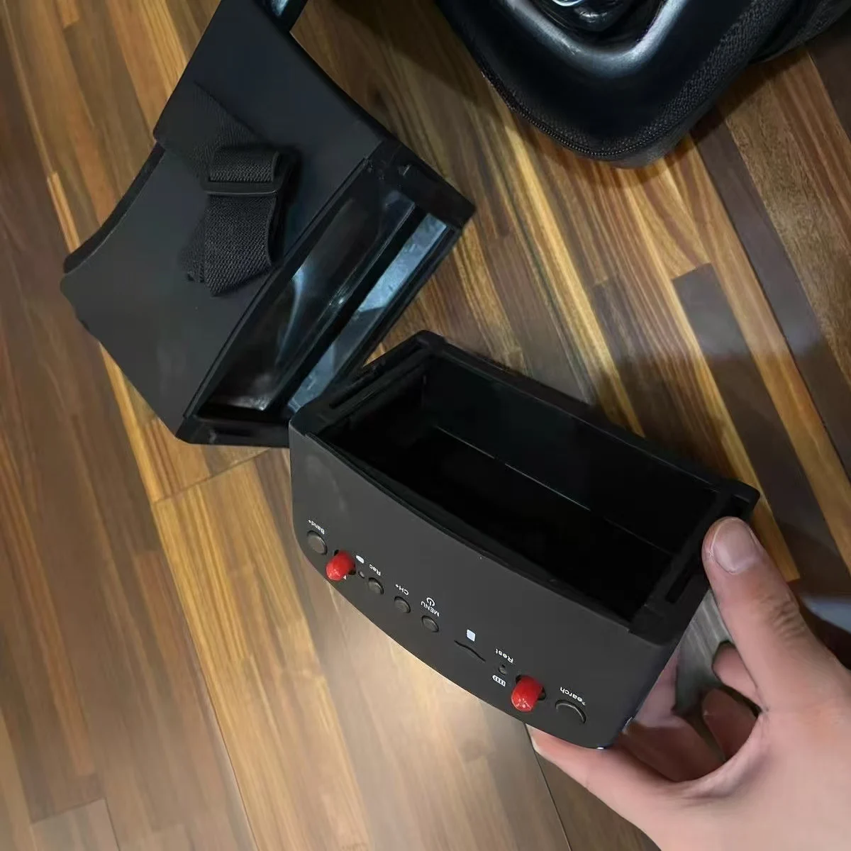 5.8G 40CH 5 Inch 800*480 Video Headset HD DVR Diversity EV800D FPV Goggles With Battery For Drone RC Cars Flight Controller
5.8G 40CH 5 Inch 800*480 Video Headset HD DVR Diversity EV800D FPV Goggles With Battery For Drone RC Cars Flight Controller