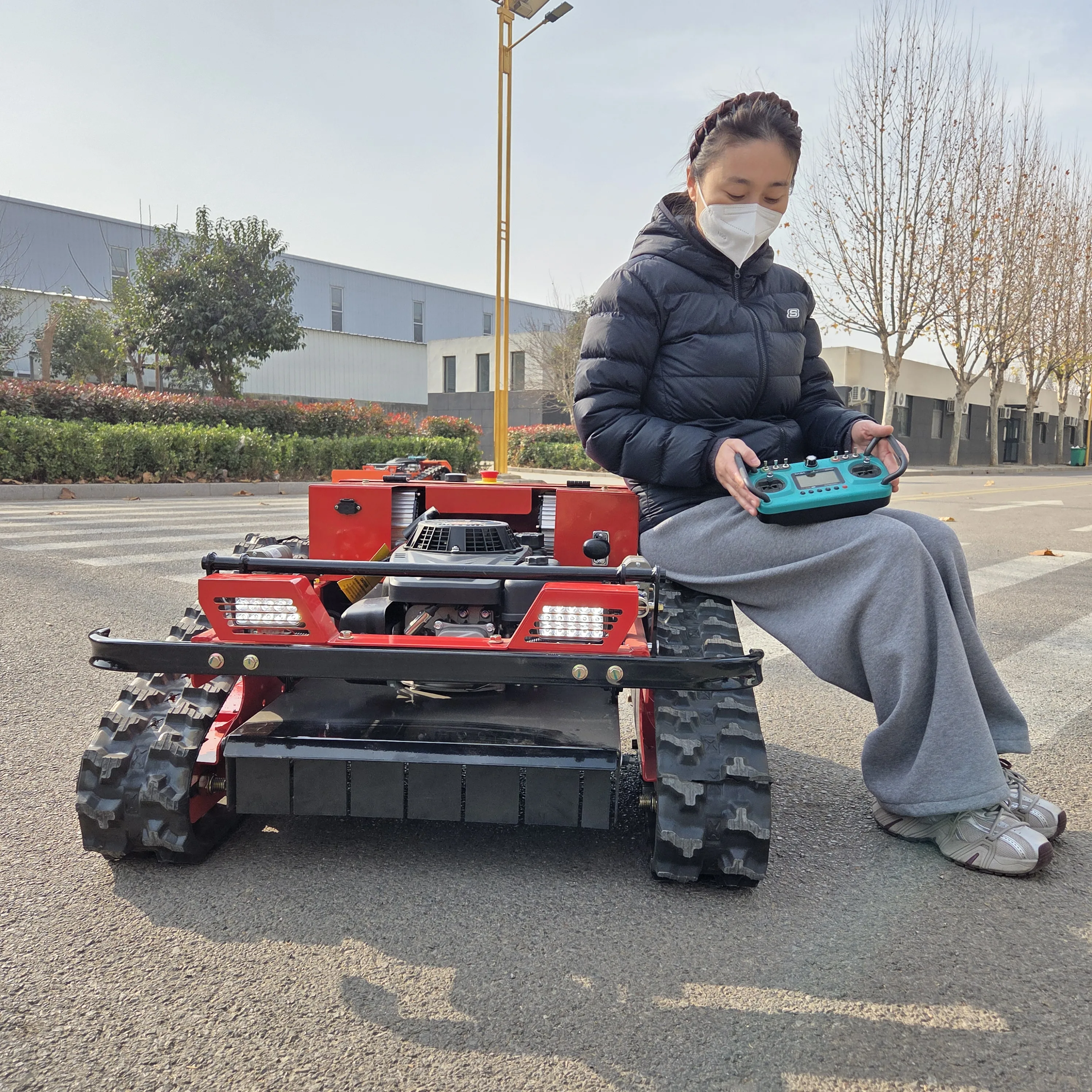 ZNW-600S Customised Small Robot Lawn Mower 500mm 750W Cutting Remote Control Crawler Flail Grass Cutter Certified CE EPA
ZNW-600S Customised Small Robot Lawn Mower 500mm 750W Cutting Remote Control Crawler Flail Grass Cutter Certified CE EPA