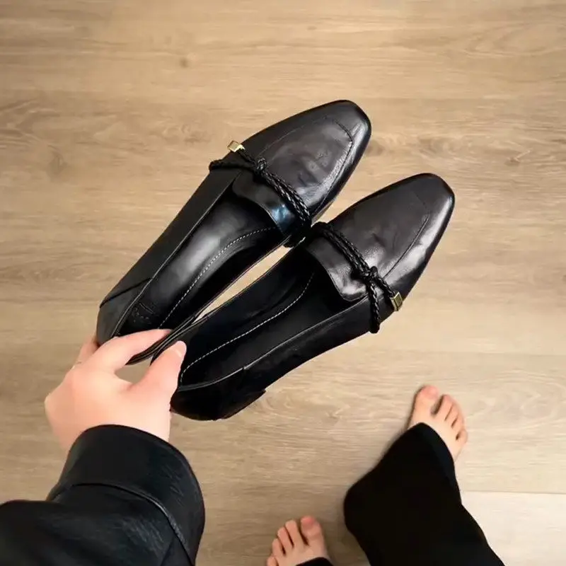 Simple Spring Commuter Loafers Women's Slip-on Square Toe Block Heel Shoes
Simple Spring Commuter Loafers Women's Slip-on Square Toe Block Heel Shoes