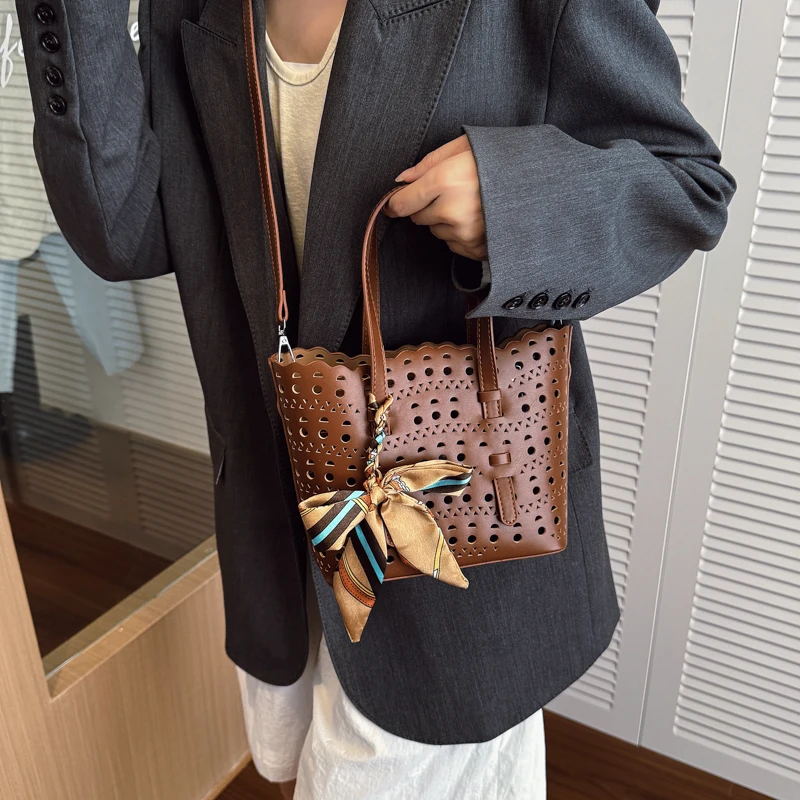 Summer Hollow Handbag Women's 2025 New Fashion Korean Style Bucket Bag Casual and Western Style Large Capacity Crossbody Bag
Summer Hollow Handbag Women's 2025 New Fashion Korean Style Bucket Bag Casual and Western Style Large Capacity Crossbody Bag