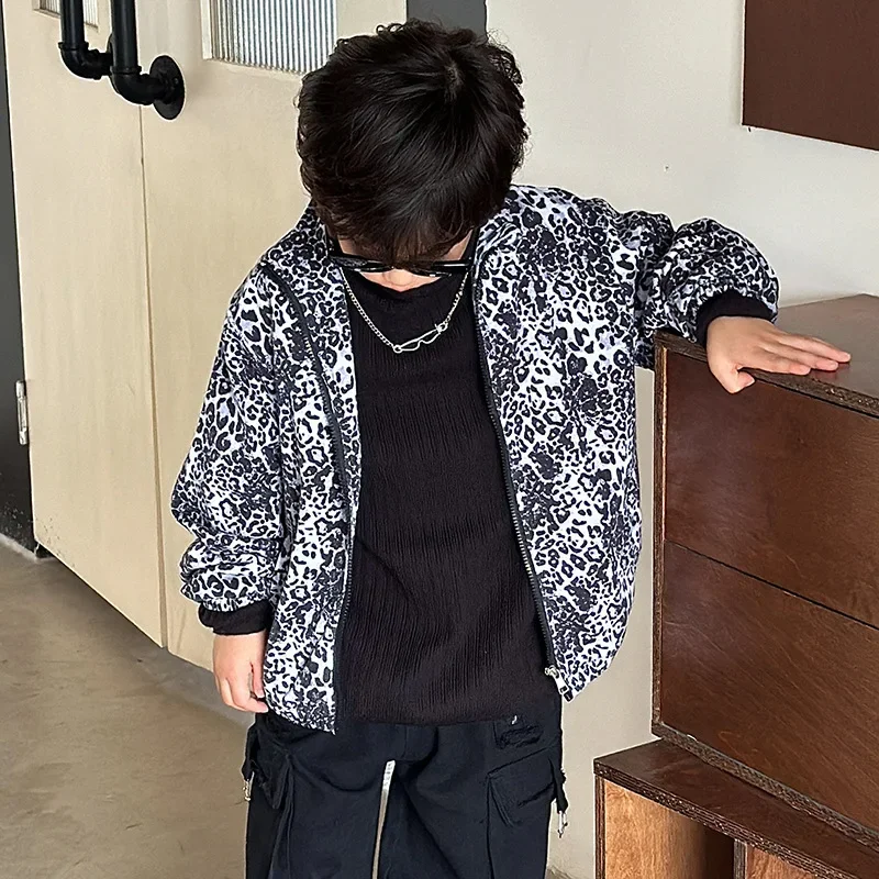 Boys' Fashion Top 2024 Autumn New Children's Jacket Korean Small Dot Pattern Coat Medium and Small Children's Short Zipper Shirt
Boys' Fashion Top 2024 Autumn New Children's Jacket Korean Small Dot Pattern Coat Medium and Small Children's Short Zipper Shirt