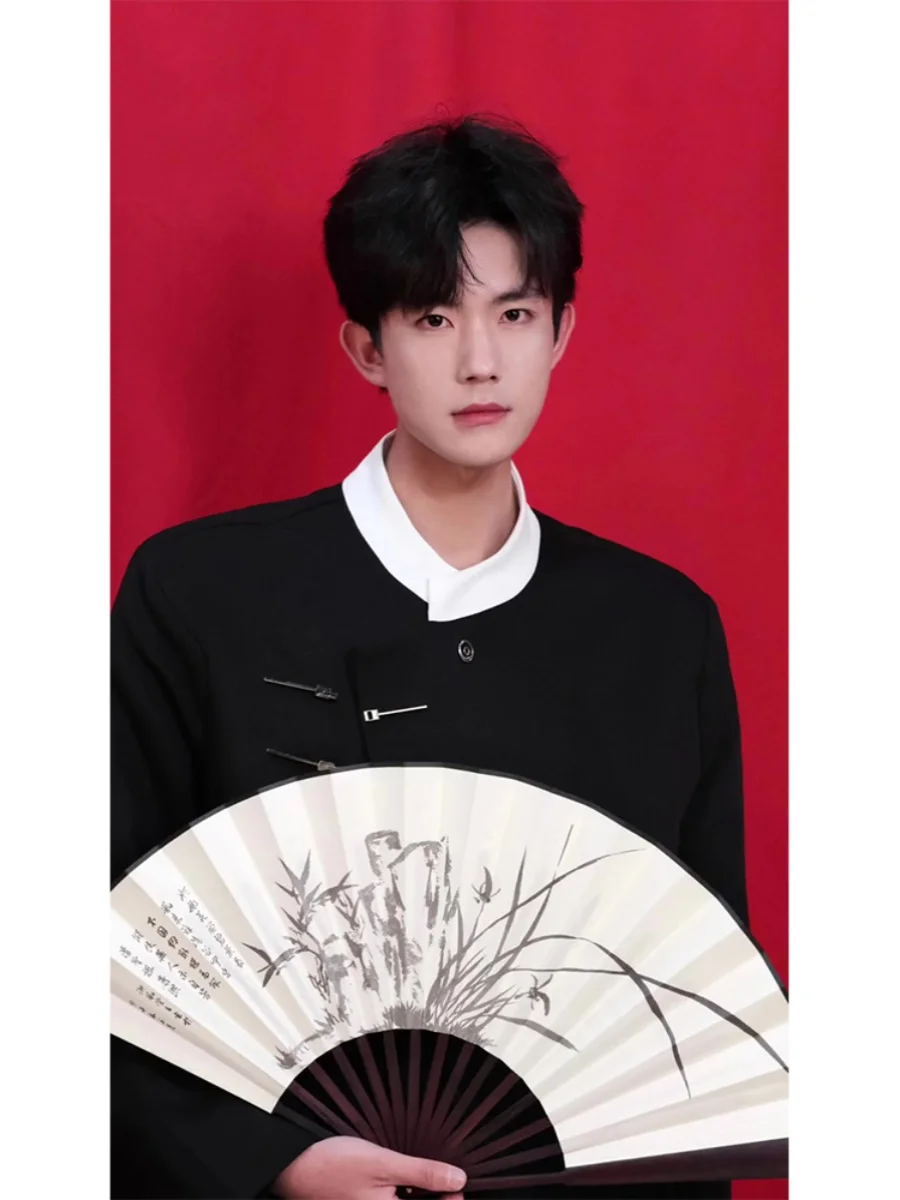 Новая китайская мужская куртка-жакет с наплечниками, осенне-зимняя, модная, с боковыми пуговицами, повседневная верхняя одежда, из полиэфирного волокна, длинный рукав
Новая китайская мужская куртка-жакет с наплечниками, осенне-зимняя, модная, с боковыми пуговицами, повседневная верхняя одежда, из полиэфирного волокна, длинный рукав