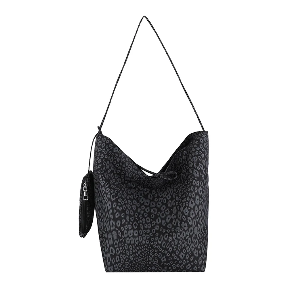 Women Simple Shoulder Bag Oxford Cloth All-Match Tote Handbag Slouchy Tote Bag Commute Bag with Matching Clutch
Women Simple Shoulder Bag Oxford Cloth All-Match Tote Handbag Slouchy Tote Bag Commute Bag with Matching Clutch