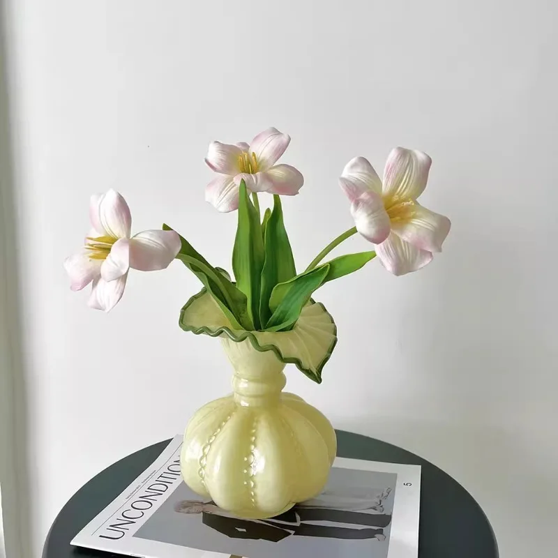 Vintage vintage petal vase decoration, living room vase, French romantic water plant, luxurious feeling
Vintage vintage petal vase decoration, living room vase, French romantic water plant, luxurious feeling