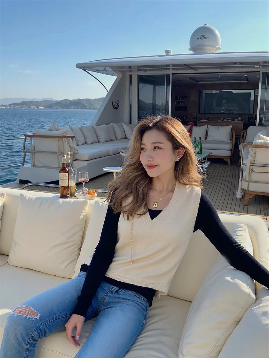 Women'S Sweater Vests Crochet V-Neck Autumn Loose Fit Knitted Striped Plaid Sleeveless Button-Down Casual Elegant Simple Stylish
Women'S Sweater Vests Crochet V-Neck Autumn Loose Fit Knitted Striped Plaid Sleeveless Button-Down Casual Elegant Simple Stylish