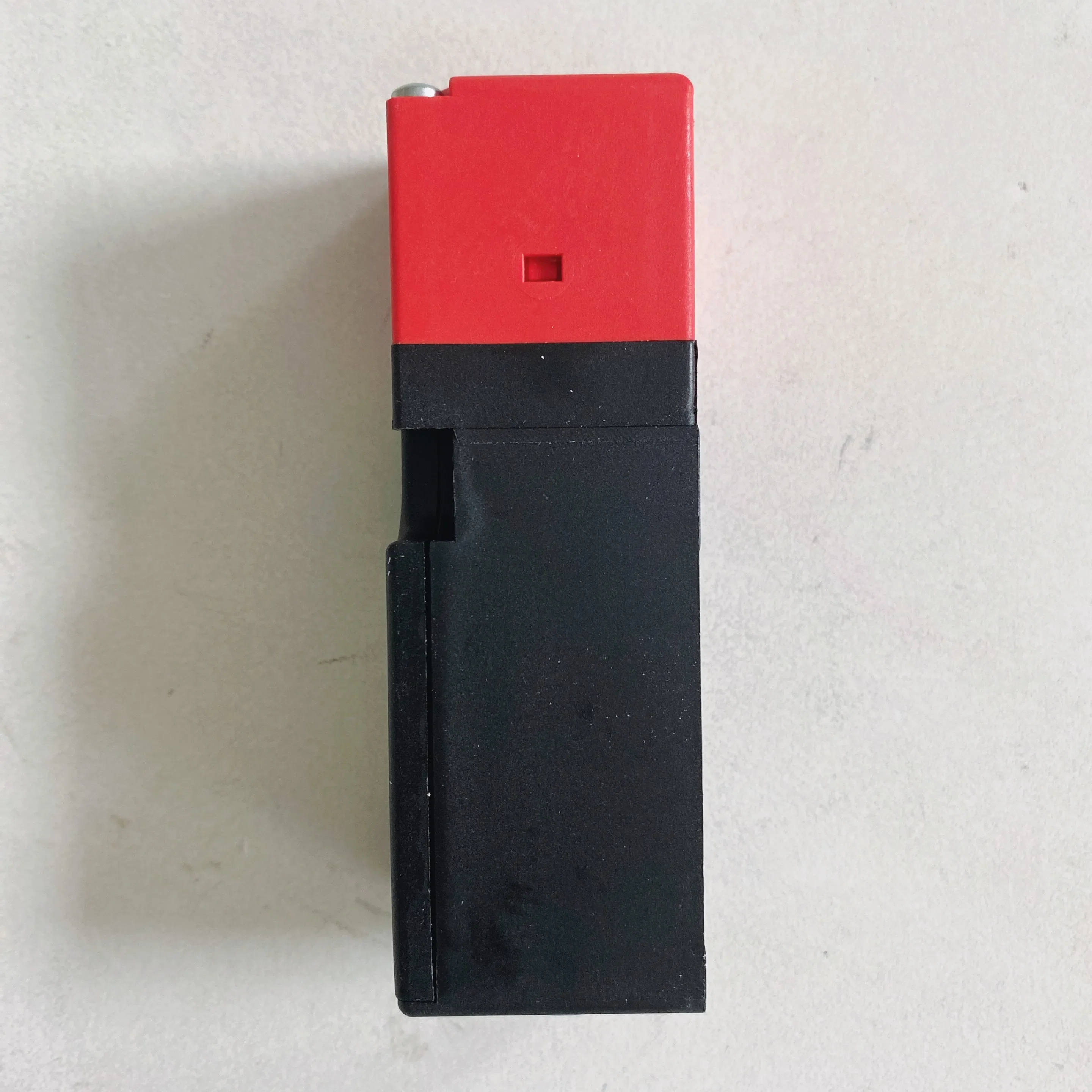 New original Pizzato door lock switch FR2092-D7M1
New original Pizzato door lock switch FR2092-D7M1