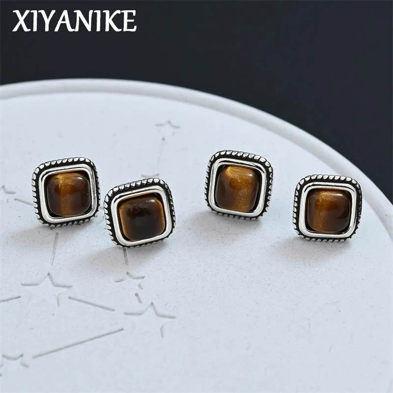 XIYANIKE Vintage Tiger Eye Stone Square Stud Earrings For Women Girl Fashion New Jewelry Accessories Gift Party серьги женские
XIYANIKE Vintage Tiger Eye Stone Square Stud Earrings For Women Girl Fashion New Jewelry Accessories Gift Party серьги женские