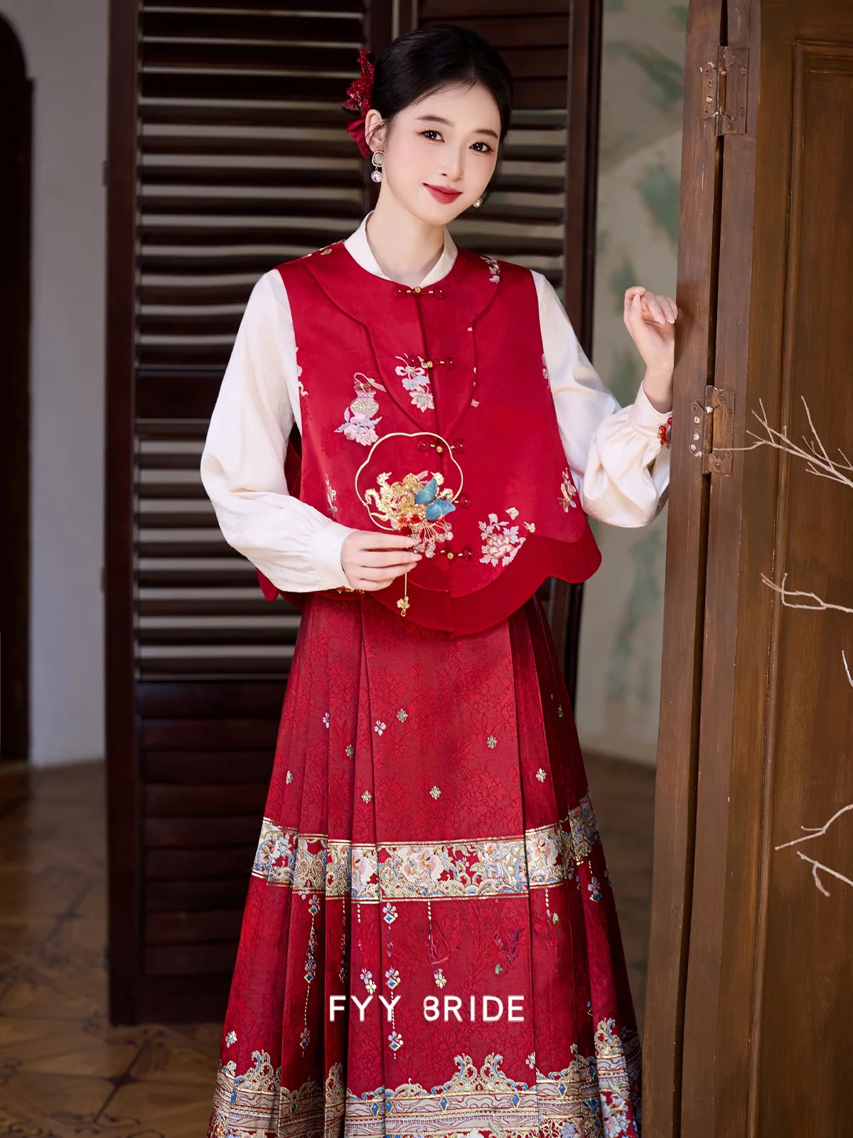 Оригинальный новый китайский свадебный комплект Feng Yueyu: платье для помолвки и церемонии, осенне-зимнее платье невесты из полиэфирного волокна
Оригинальный новый китайский свадебный комплект Feng Yueyu: платье для помолвки и церемонии, осенне-зимнее платье невесты из полиэфирного волокна