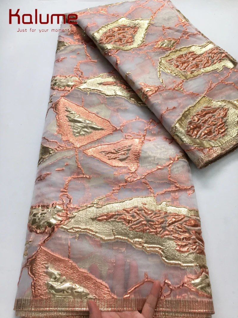 Kalume High Quality African Gilding Lace Fabric Latest Nigerian Lace Fabric Embroidery Brocade Lace Fabric For Wedding Sew F4260
Kalume High Quality African Gilding Lace Fabric Latest Nigerian Lace Fabric Embroidery Brocade Lace Fabric For Wedding Sew F4260