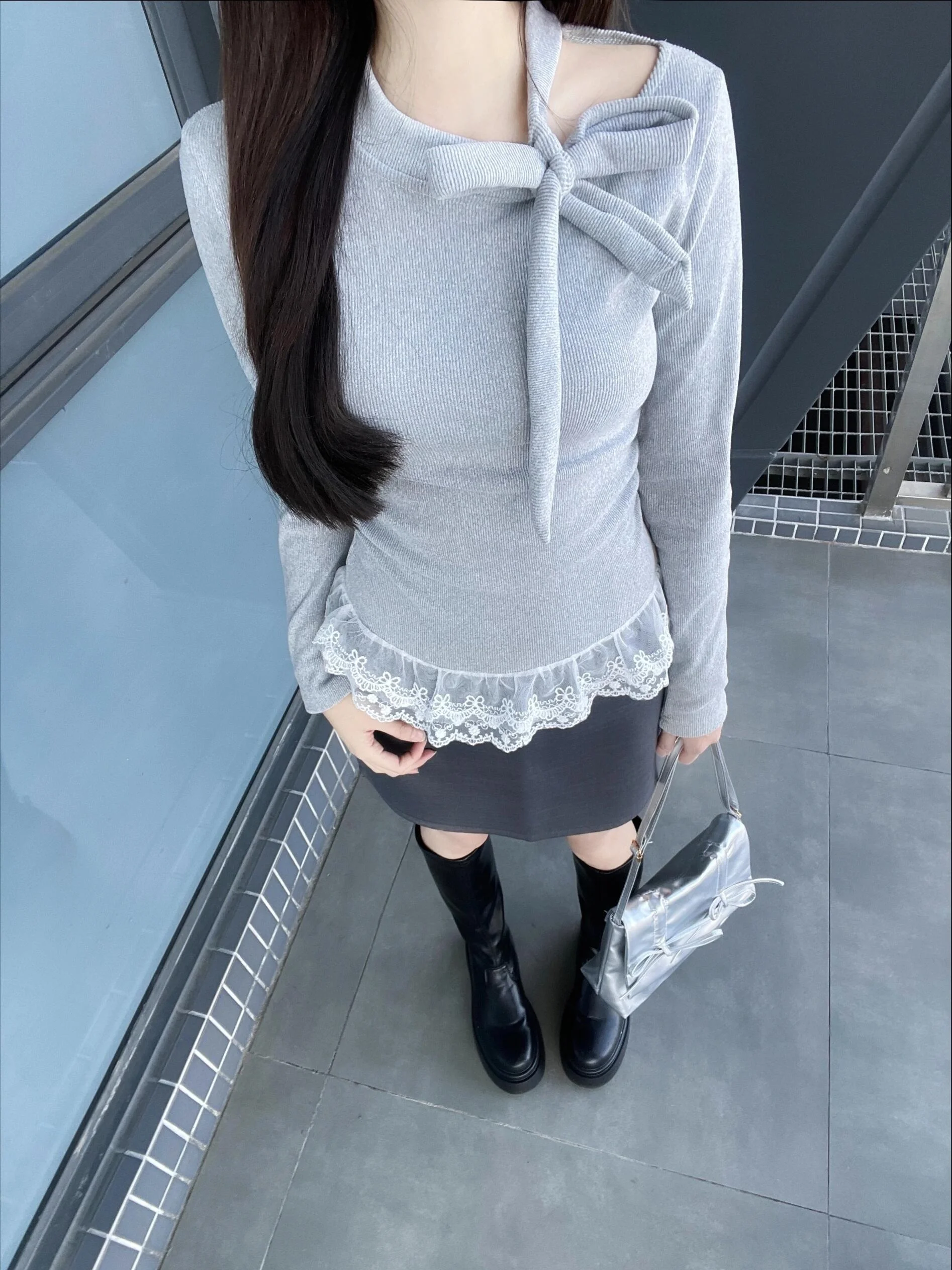 Кружевная приталенная женская футболка-база с длинным рукавом, новая зимняя модель, стильный дизайн, для ношения под одеждой...
Кружевная приталенная женская футболка-база с длинным рукавом, новая зимняя модель, стильный дизайн, для ношения под одеждой...