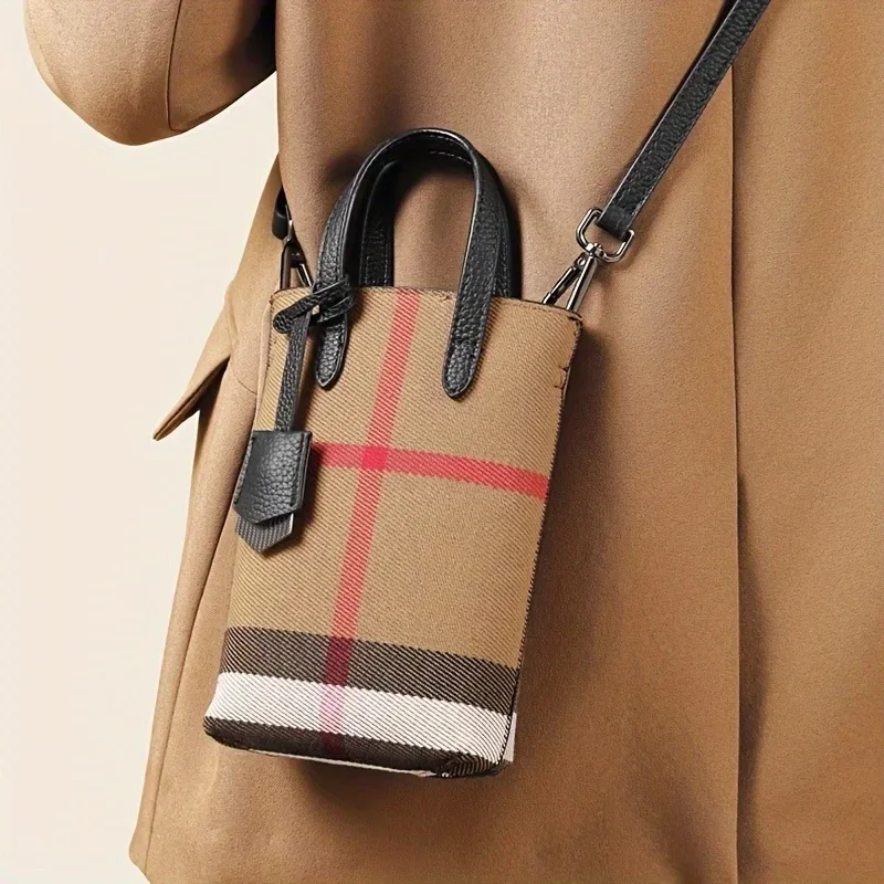 1pcs Retro Crossbody Phone Bag PU Leather with Plaid Pattern Compact Daily Essentials Holder for Keys & Smartphones bag
1pcs Retro Crossbody Phone Bag PU Leather with Plaid Pattern Compact Daily Essentials Holder for Keys & Smartphones bag