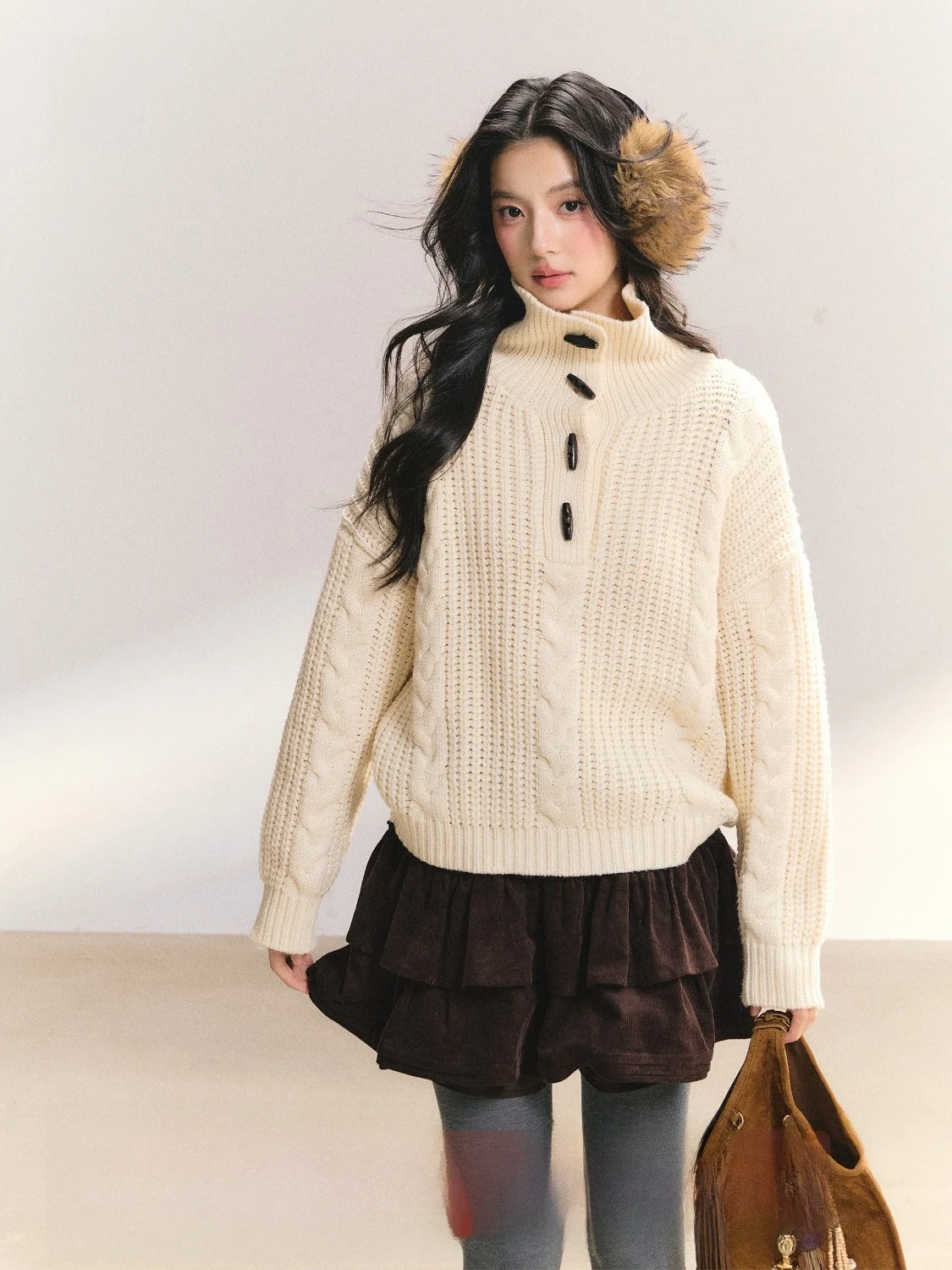 FPMZ Collaborative Coarse Needle Knit Sweater with Turn-down Collar And Horn Buttons Vintage Style Women's Winter Pullover
FPMZ Collaborative Coarse Needle Knit Sweater with Turn-down Collar And Horn Buttons Vintage Style Women's Winter Pullover
