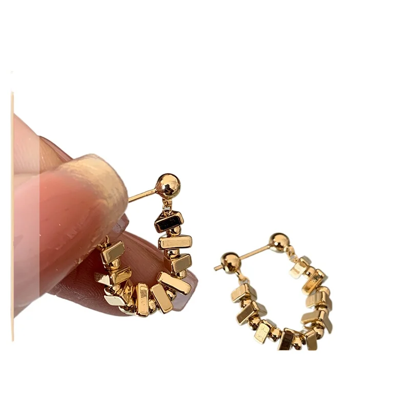 *Luxury niche metal square chain earrings female personalized earrings fashion high-end earrings.
*Luxury niche metal square chain earrings female personalized earrings fashion high-end earrings.