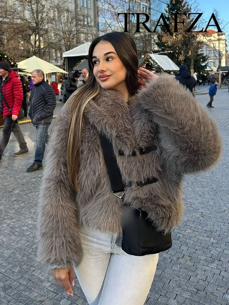 TRAFZA 2024 Women's Winter Faux Fur Brown Fur Jacket Fashion Lapel Long Sleeve Thick Coat Women's Long Sleeve Loose Warm Jacket
TRAFZA 2024 Women's Winter Faux Fur Brown Fur Jacket Fashion Lapel Long Sleeve Thick Coat Women's Long Sleeve Loose Warm Jacket