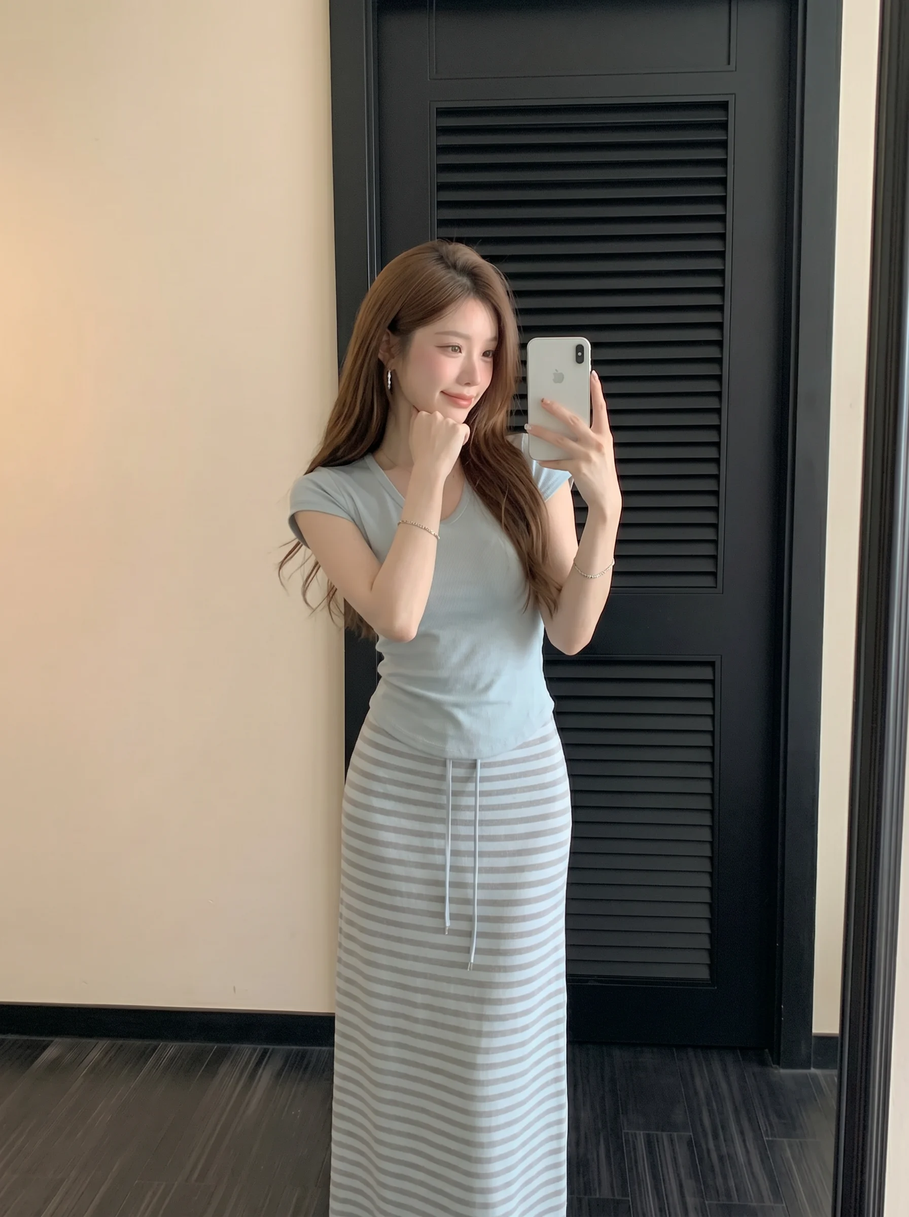Korean Lazy Style Striped Knitwear Two-Piece Set Women Summer Slim Fit U-Neck Top Wrap around Long Skirt Ensemble Breathable
Korean Lazy Style Striped Knitwear Two-Piece Set Women Summer Slim Fit U-Neck Top Wrap around Long Skirt Ensemble Breathable
