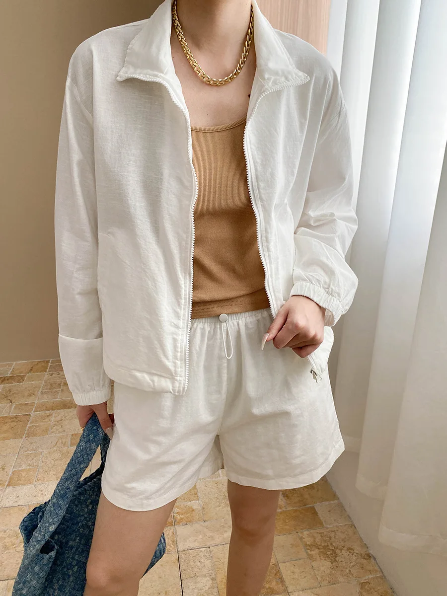 Spring and summer women's casual solid color lapel long sleeved jacket+high waisted loose shorts set
Spring and summer women's casual solid color lapel long sleeved jacket+high waisted loose shorts set