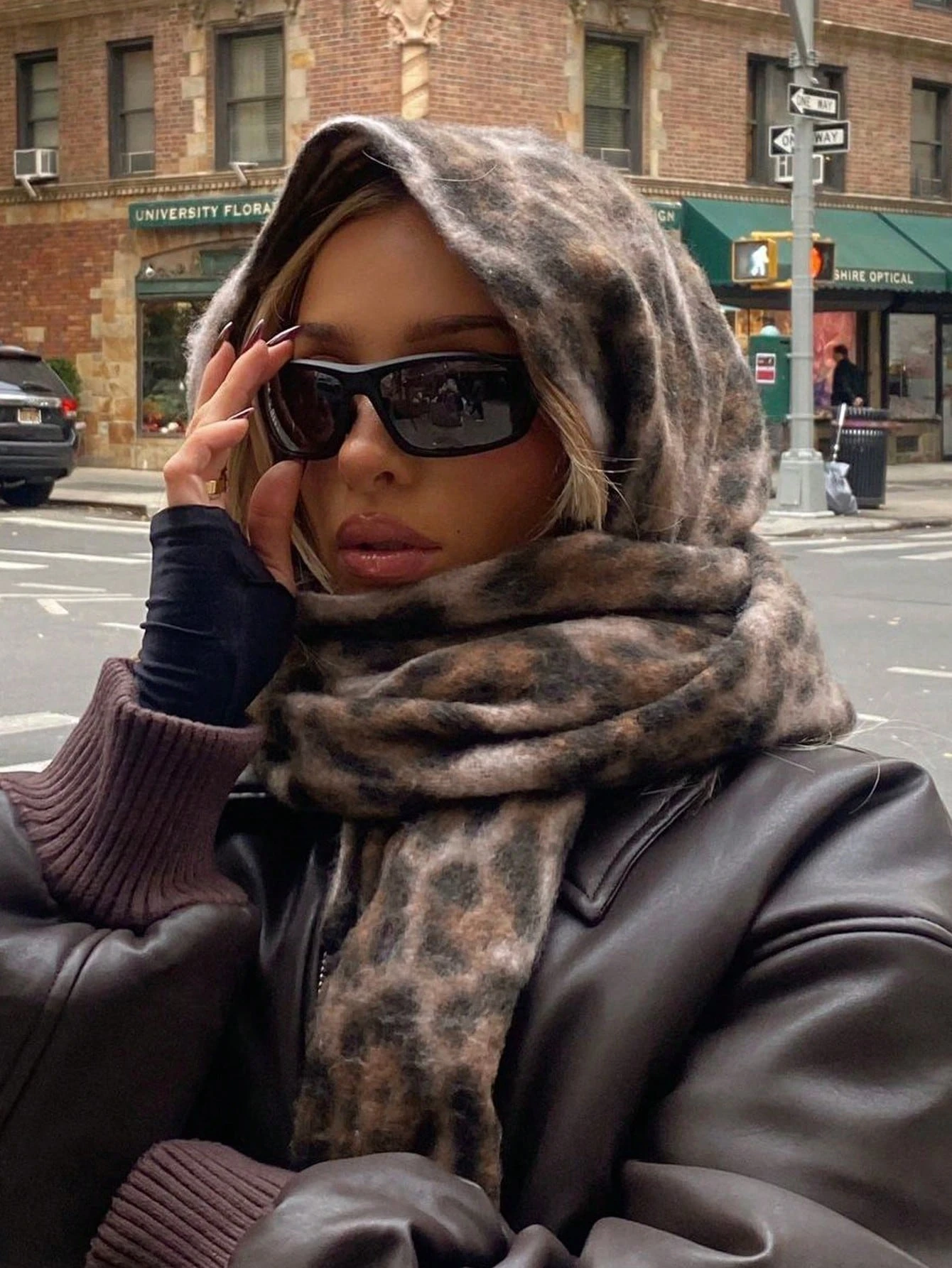 1PC Fashion Leopard Print Warm Women's Dark Brown Scarf Shawl Thick Bohemian Autumn Winter Wraps Scarf Suitable for Daily Wear
1PC Fashion Leopard Print Warm Women's Dark Brown Scarf Shawl Thick Bohemian Autumn Winter Wraps Scarf Suitable for Daily Wear