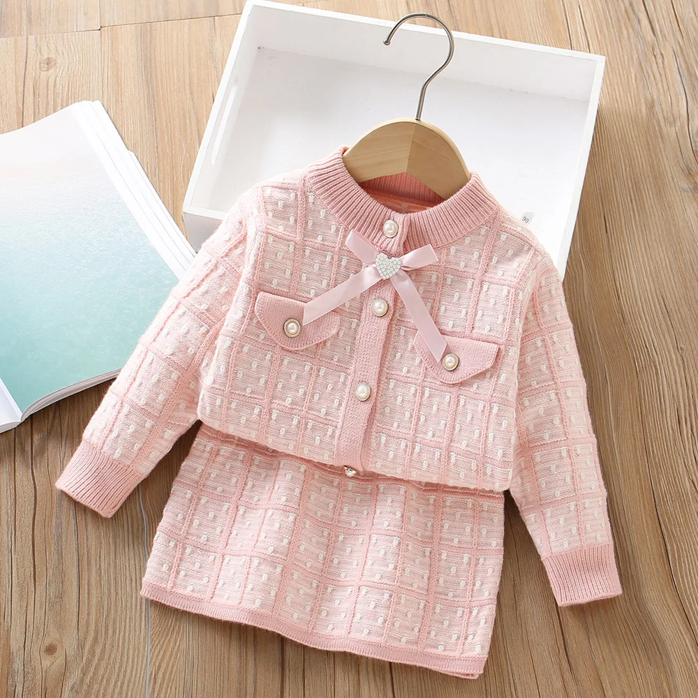 2-6 years old girls sweater set 2024new autumn and winter new foreign leisure small fragrance bow knit cardigan and skirt 2 sets
2-6 years old girls sweater set 2024new autumn and winter new foreign leisure small fragrance bow knit cardigan and skirt 2 sets