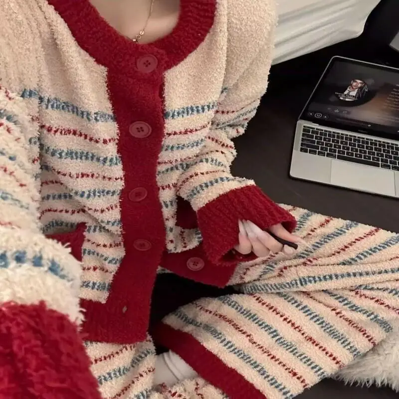 Girl Fleece-Lined Women's Pajamas Thicken Cardigan Comfortable Sleepwear Homewear Cotton Pajama Set Wearable As Outerwear Suit
Girl Fleece-Lined Women's Pajamas Thicken Cardigan Comfortable Sleepwear Homewear Cotton Pajama Set Wearable As Outerwear Suit