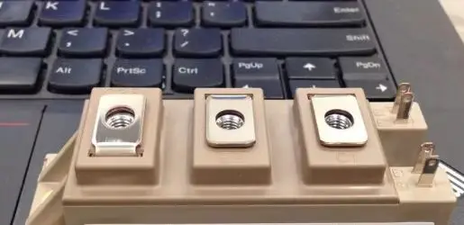 2MBI75U4A-120-50 2MBI75VA-120-50 2MBI75U4A-120 Rectifier bridge IGBT POWER MODULE New original
2MBI75U4A-120-50 2MBI75VA-120-50 2MBI75U4A-120 Rectifier bridge IGBT POWER MODULE New original