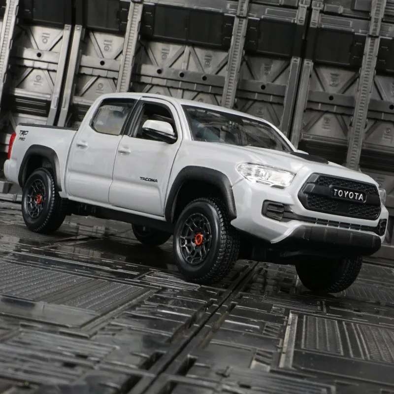 Maisto 1:27 Toyota Tacoma 2023, пикап из сплава, модель внедорожника, коллекция украшений, игрушечный автомобиль 
Maisto 1:27 Toyota Tacoma 2023, пикап из сплава, модель внедорожника, коллекция украшений, игрушечный автомобиль