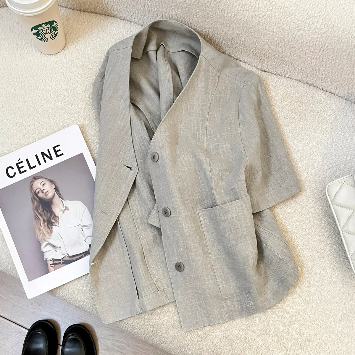 Light and Mature Style Short Shirt for Women in The Summer of 2025, with A Stunning Design and Elegant Temperament
Light and Mature Style Short Shirt for Women in The Summer of 2025, with A Stunning Design and Elegant Temperament