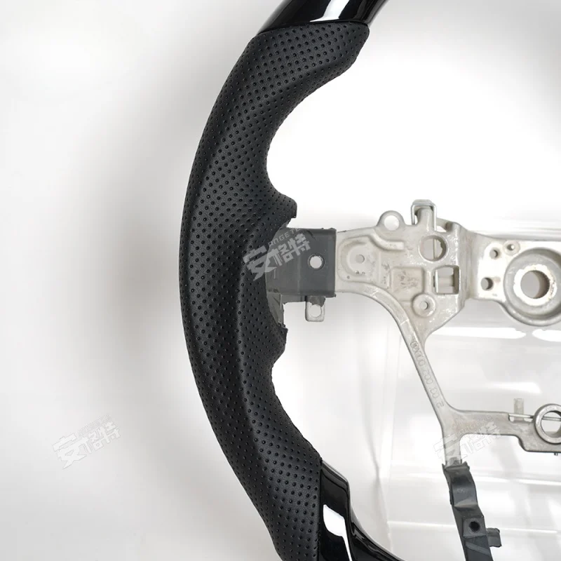 For Toyota Hilux (2015) Matte Black Spray-Painted Steering Wheel (Pickup Special, Modified Part)
For Toyota Hilux (2015) Matte Black Spray-Painted Steering Wheel (Pickup Special, Modified Part)