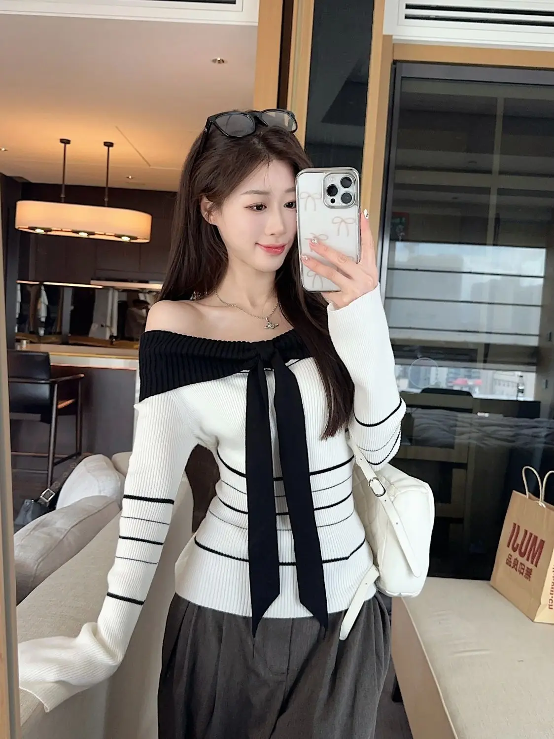 Женский свитер с длинными рукавами на одно плечо в контрастную полоску для девочек, осенний тонкий короткий базовый топ с бантом
Женский свитер с длинными рукавами на одно плечо в контрастную полоску для девочек, осенний тонкий короткий базовый топ с бантом