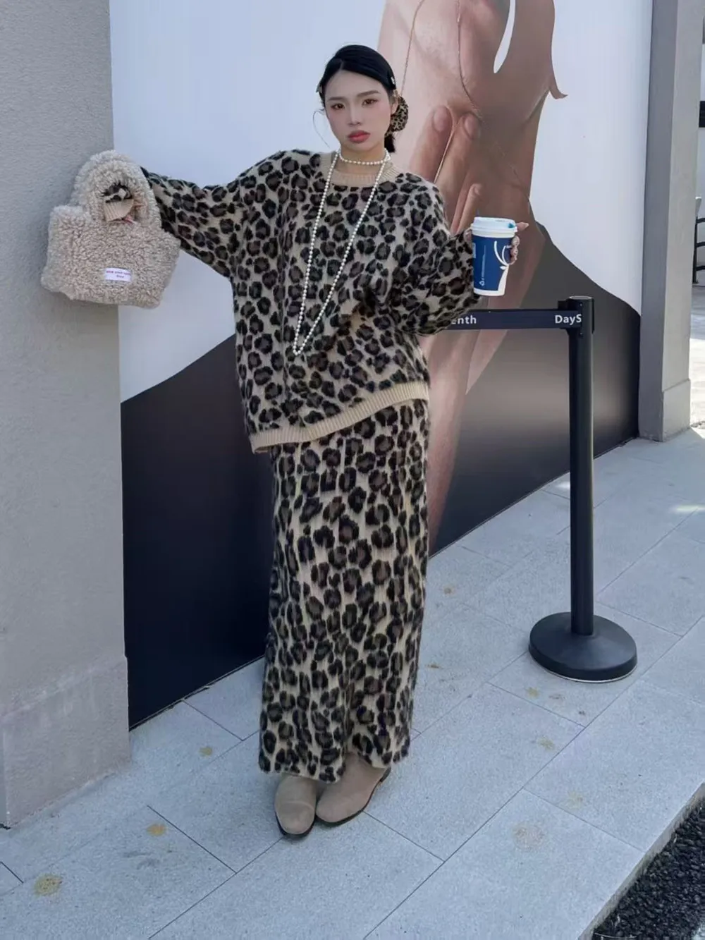 Women's Autumn new in matching sets Vintage Leopard Print Knitted Cardigan Sweater+knit Skirts 2 Piece Sets 2025
Women's Autumn new in matching sets Vintage Leopard Print Knitted Cardigan Sweater+knit Skirts 2 Piece Sets 2025