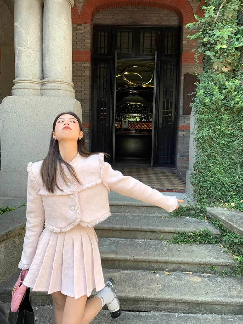 Sweet Fashion Tassel Jacket Pleated Skirt Two-piece Set Women Korean O-neck Single Breasted Temperament Gentle Solid Slim Suit
Sweet Fashion Tassel Jacket Pleated Skirt Two-piece Set Women Korean O-neck Single Breasted Temperament Gentle Solid Slim Suit